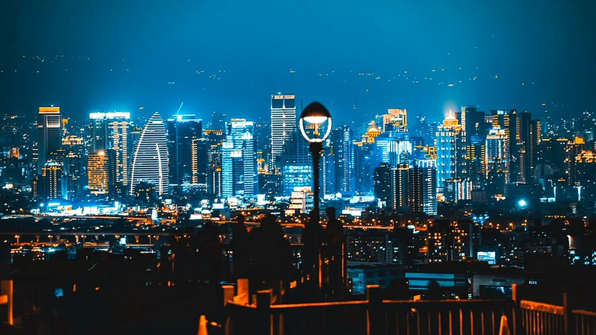 大肚藍色公路台中市區高樓燈海夜景