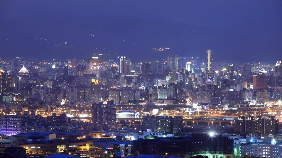 望高寮夜景公園夜晚眺望台中市中心燈海