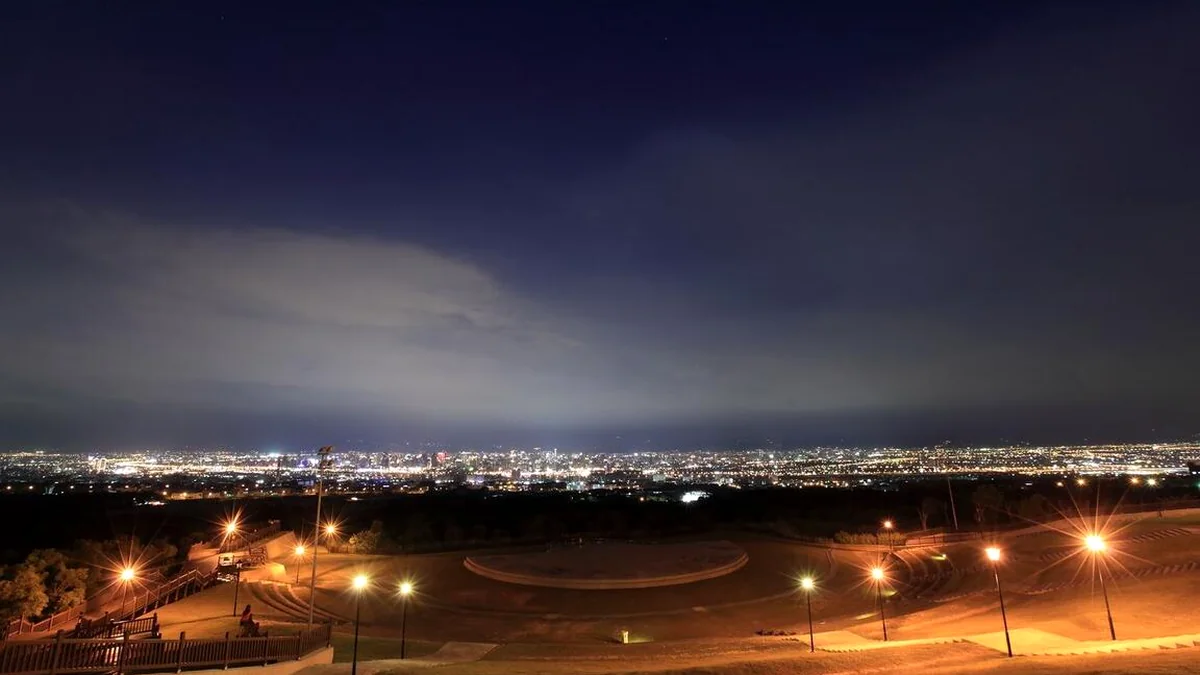 望高寮夜景公園山坡與城市光帶夜景