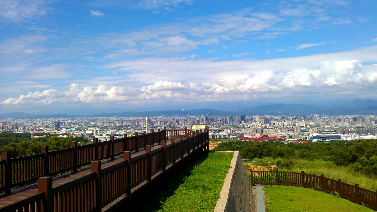 望高寮夜景公園觀景平台與台中盆地遠景