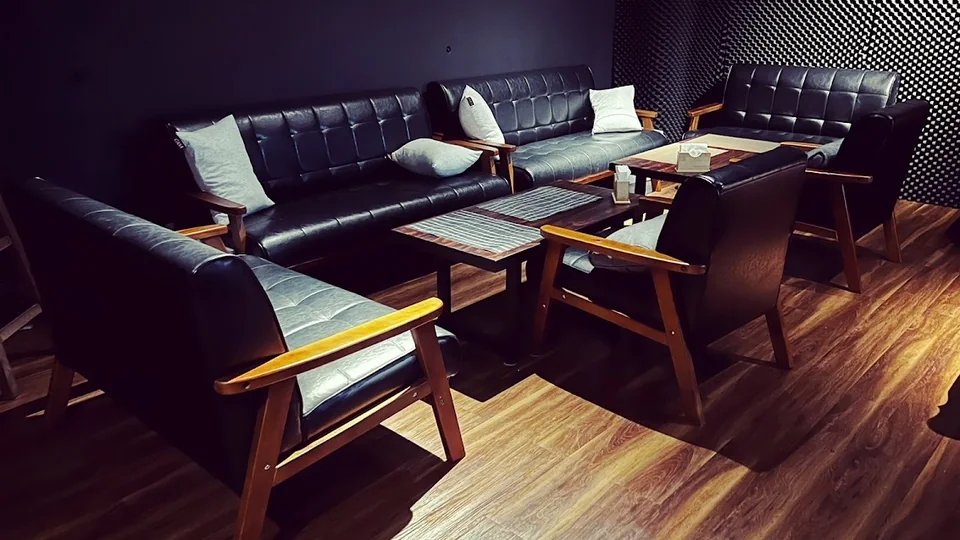 KuRo co-working 酒吧 台中北屯區 Co-working、酒類零售酒吧店家實拍照片