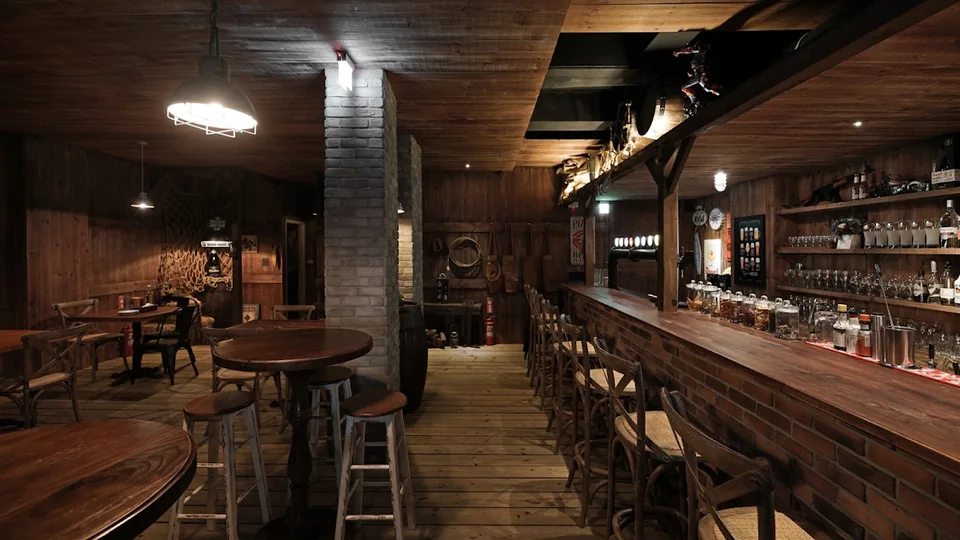 薩克森美式餐酒館 台中西屯區 美式餐酒館、西屯酒吧店家實拍照片
